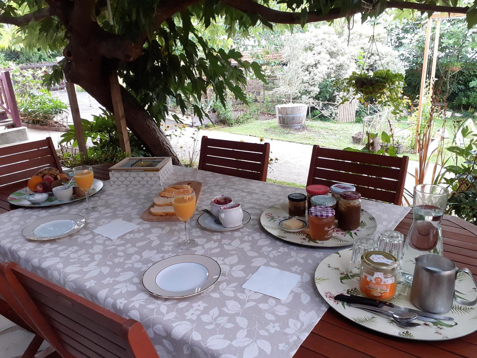 Au Bosquet, Chambre Et Salle De Bains Avec Petit Dejeuner A 600 M Du Centre Dans Un Cadre Calme Et Verdoyant Salies-de-Béarn Eksteriør bilde